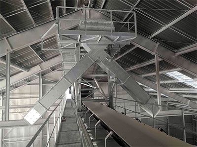 Convoyeur sous toiture